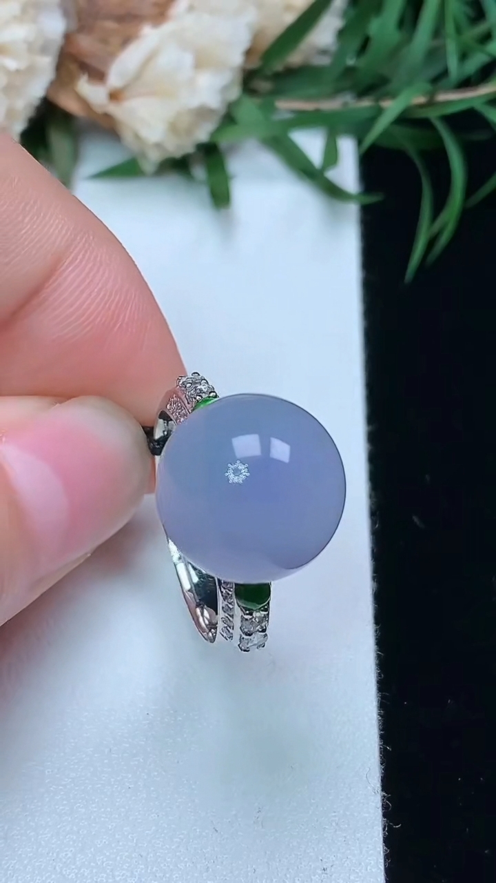 天然A货翡翠紫罗兰圆珠戒指，尺寸17-12.5，重量:6.67g2026年3月22日
工厂直销收藏佳品,种好水足，色泽均匀，有种有色，上手高大气！