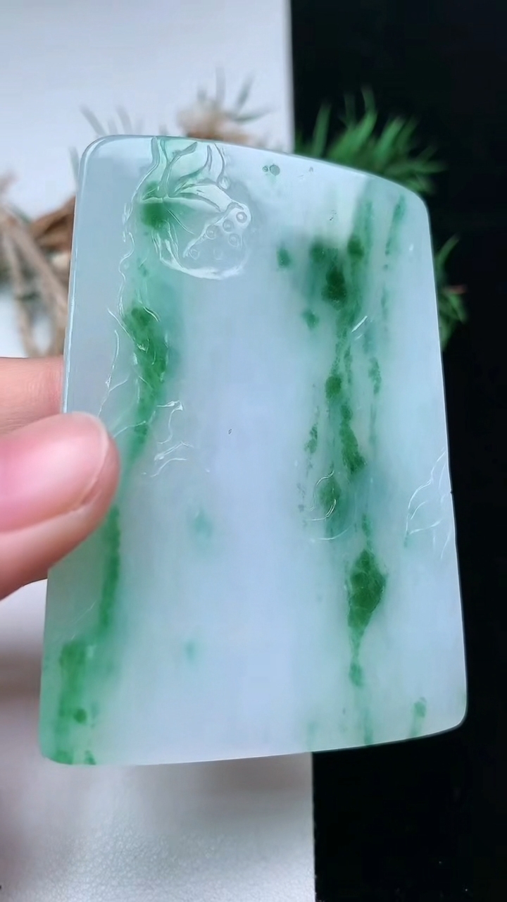 天然A货翡翠虚空藏观音菩萨吊坠，尺寸69-49-6.5，重量:54.90g
3月22日