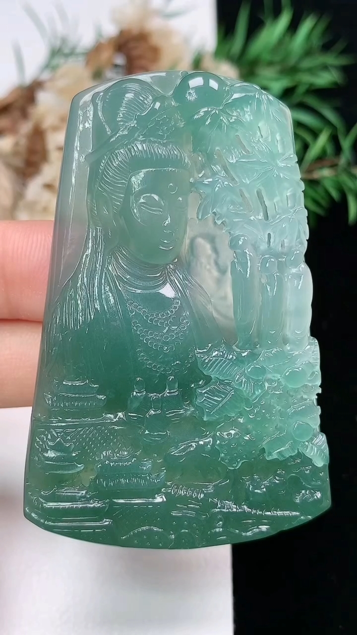 天然A货翡翠蓝水观音菩萨吊坠，尺寸61.3-39.8-6.2，重量:29.29g
3月22日