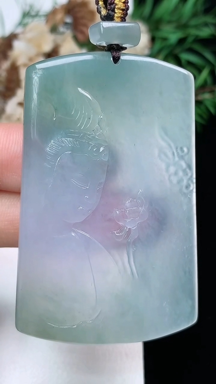 天然A货翡翠观音头吊坠，尺寸54.5-35.4-4.9，重量:23.69g
3月22日