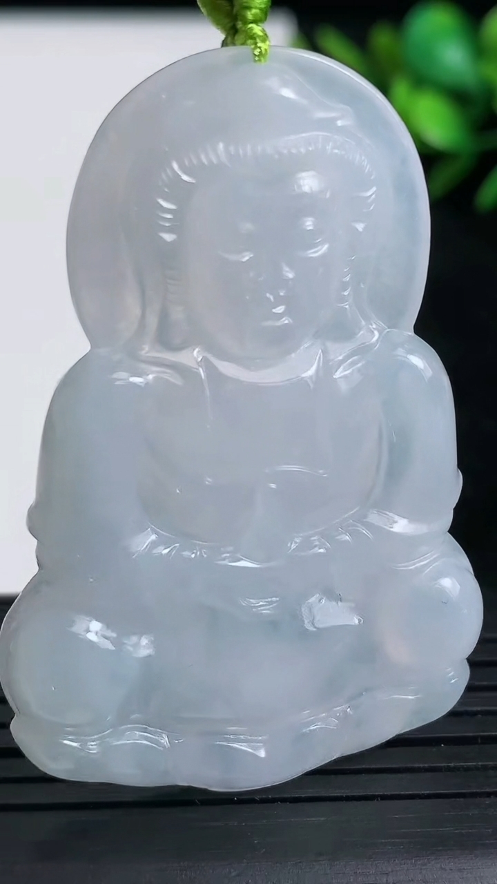 天然A货翡翠观音菩萨吊坠尺寸53.7-36.5-5重量:17.80g
3月22日