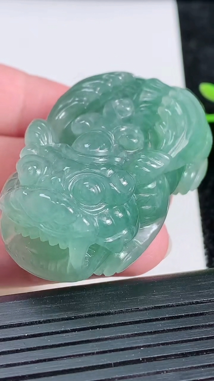 天然A货翡翠貔貅吊坠尺寸54.2-31.8-18，重:71.28g
3月22日