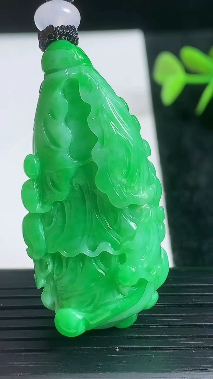 天然A货翡翠白菜吊坠尺寸45.7-23-11.7重量24.86g
3月22日