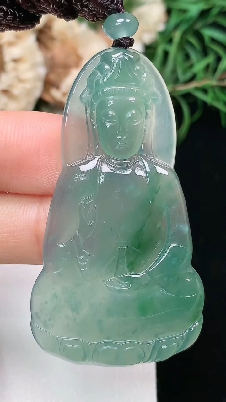 天然A货翡翠蓝水素衣观音吊坠，尺寸50.2-28.2-4.6，重量:14.76g
3月22日