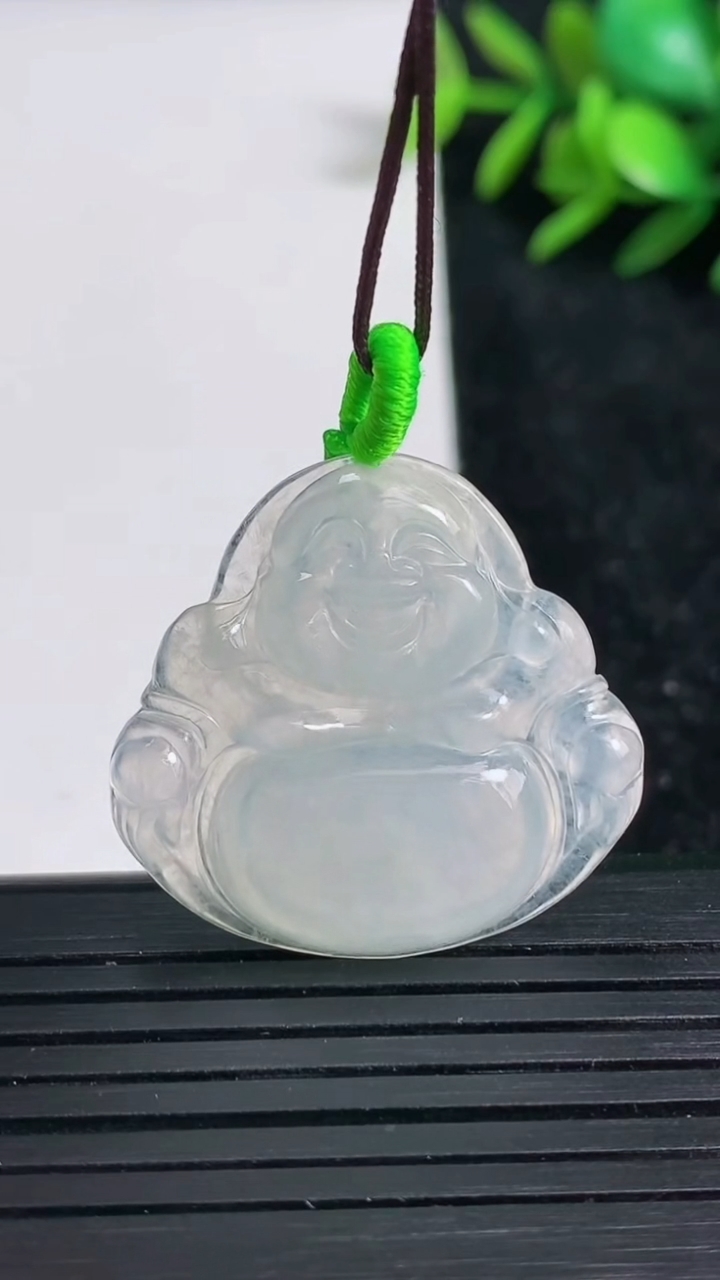 天然A货翡翠佛公吊坠尺寸28.8-29.8-4.5重量:6.24g
3月22日