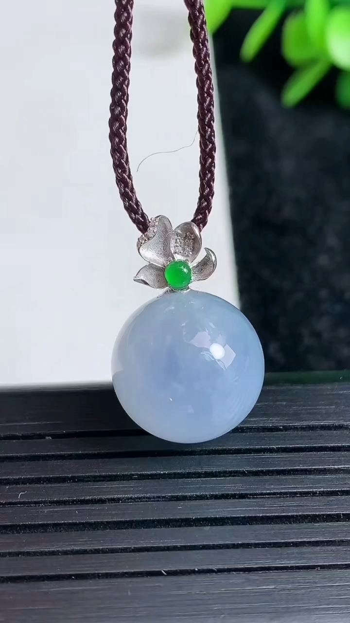 天然A货翡翠18K金紫罗兰圆珠吊坠尺寸14.7重量:6.46g3月22日
工厂直销收藏佳品,种好水足