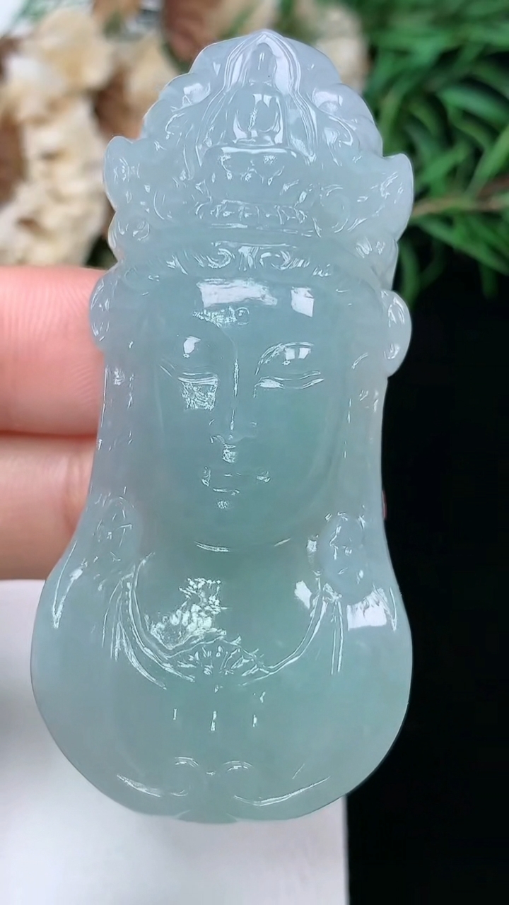 天然A货翡翠观音头吊坠，尺寸59.8-28.5-8.5，重量:32.00g
3月22日