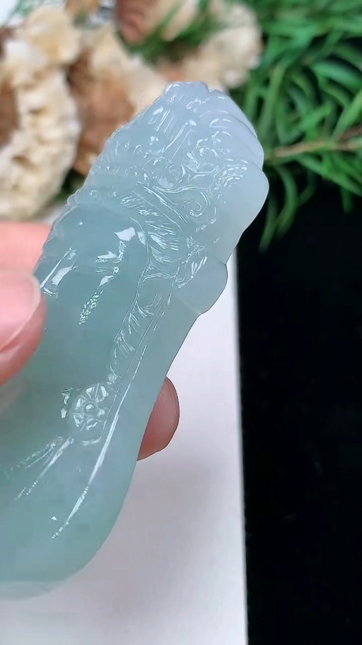 天然A货翡翠观音头吊坠，尺寸59.8-28.5-8.5，重量:32.00g
3月22日