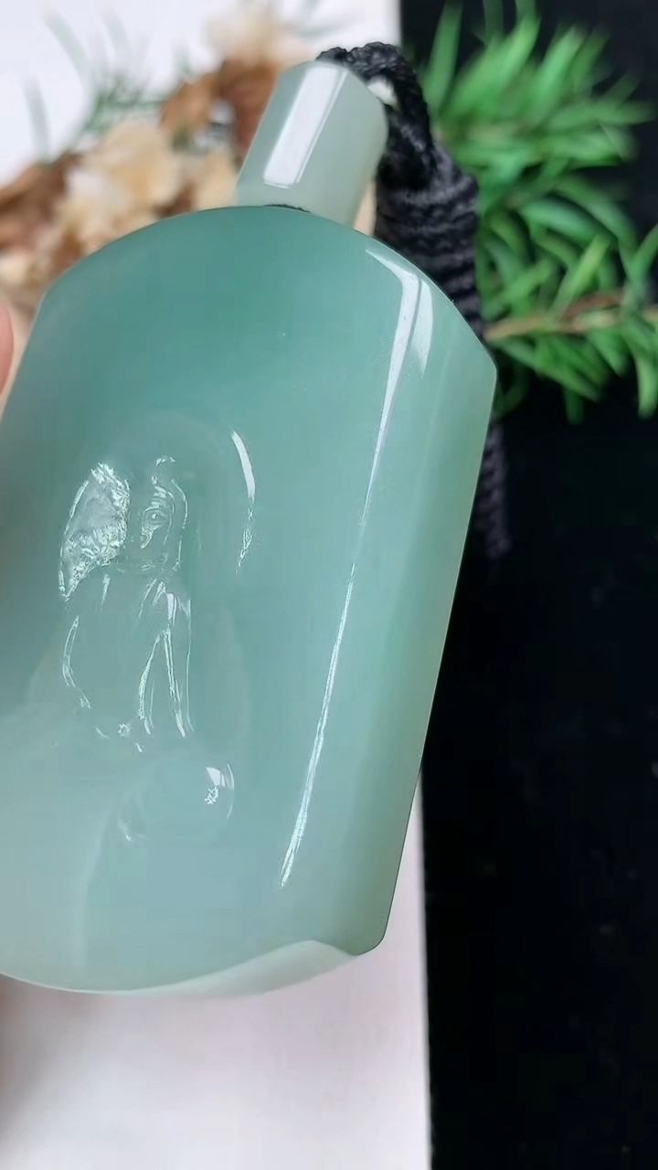 天然A货翡翠观音菩萨吊坠，尺寸54.4-36.2-12.9，重量:78.75g
3月22日