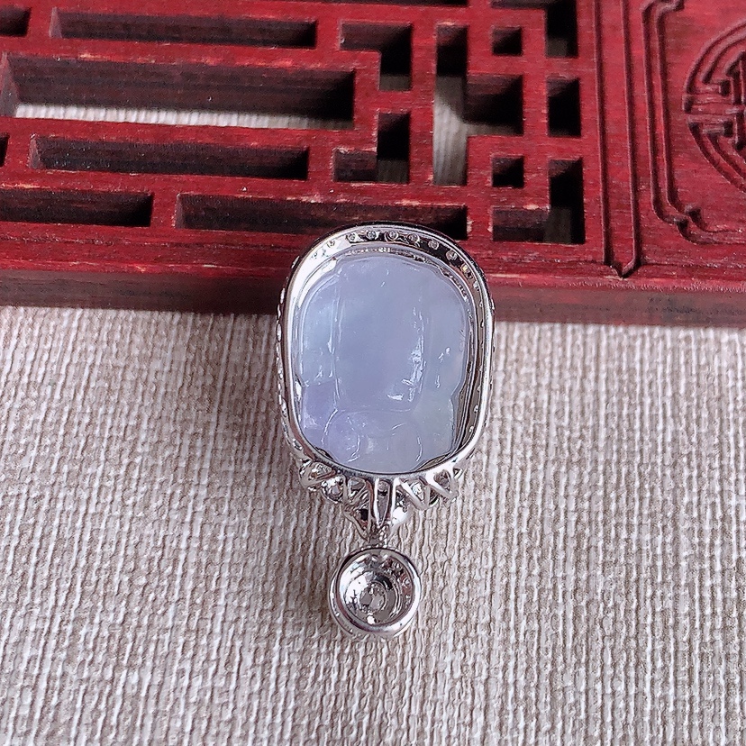 天然A货翡翠18K金伴钻镶嵌紫罗兰招财貔貅吊坠 
尺寸28.6-15-12.2裸石16.8-12mm 重量4.28g 0320