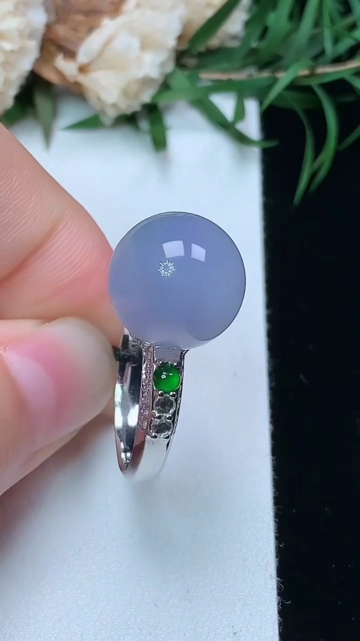 天然A货翡翠紫罗兰圆珠戒指，尺寸17-12.5，重量:6.67g2026年3月22日
工厂直销收藏佳品,种好水足，色泽均匀，有种有色，上手高大气！