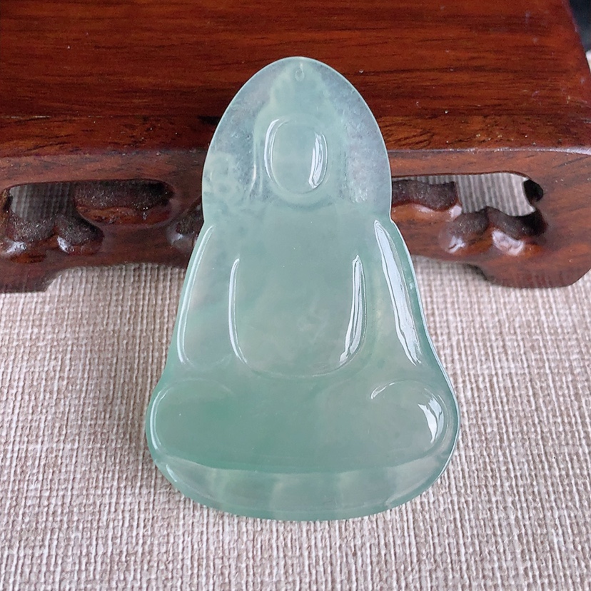 天然A货翡翠晴水大势至菩萨吊坠 
尺寸51-34.6-5mm 重量14.05g 0322