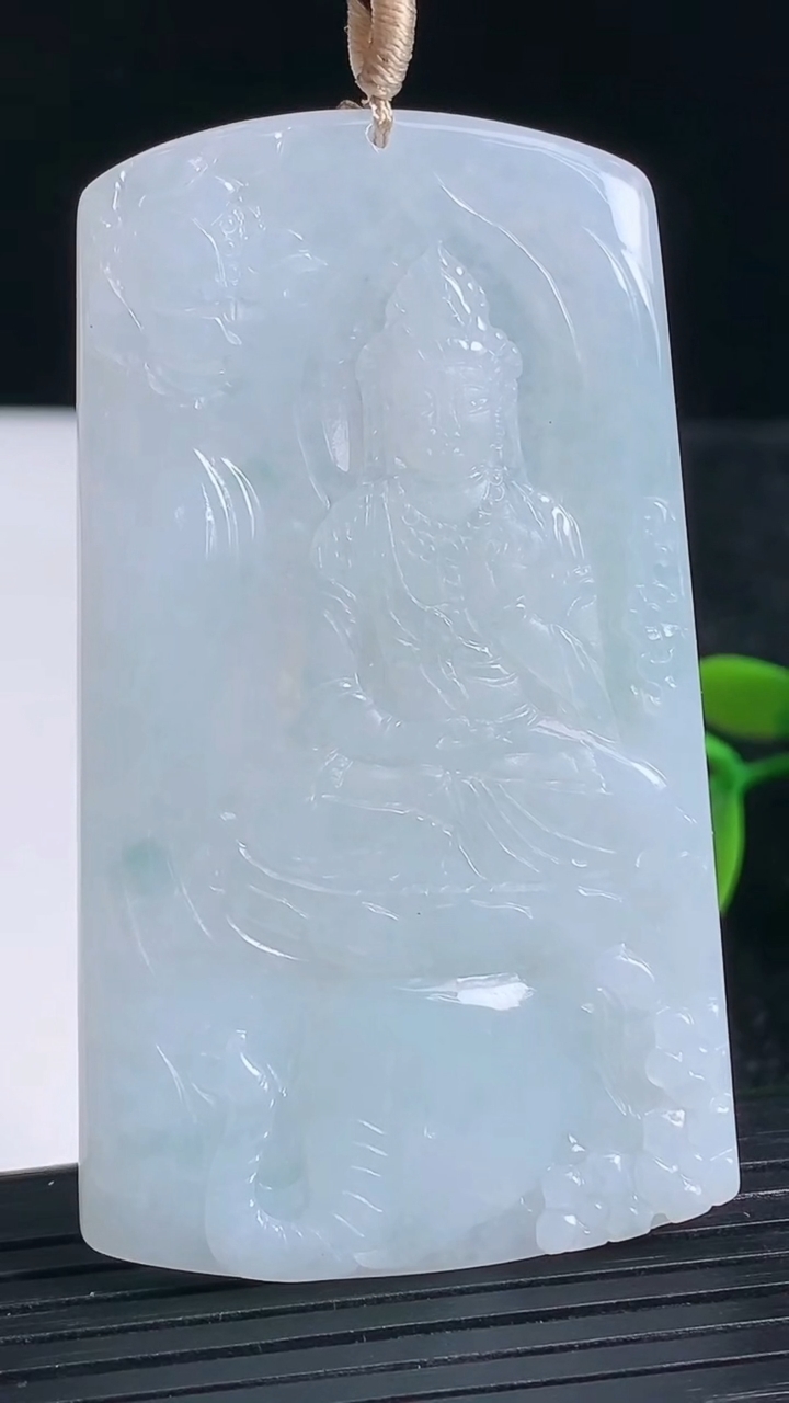 天然A货翡翠飘花普贤菩萨吊坠尺寸64.8-37.3-4.2重量:26.27g
3月22日