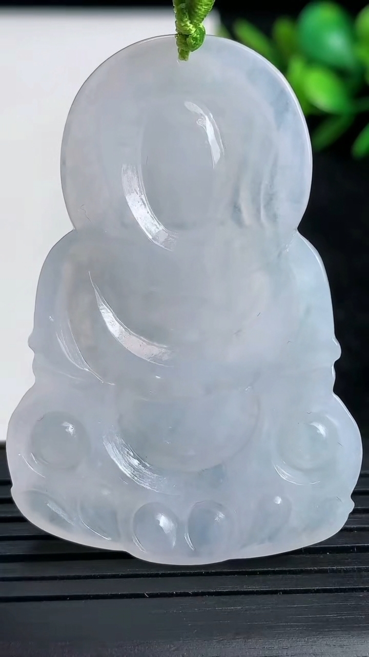 天然A货翡翠观音菩萨吊坠尺寸53.7-36.5-5重量:17.80g
3月22日