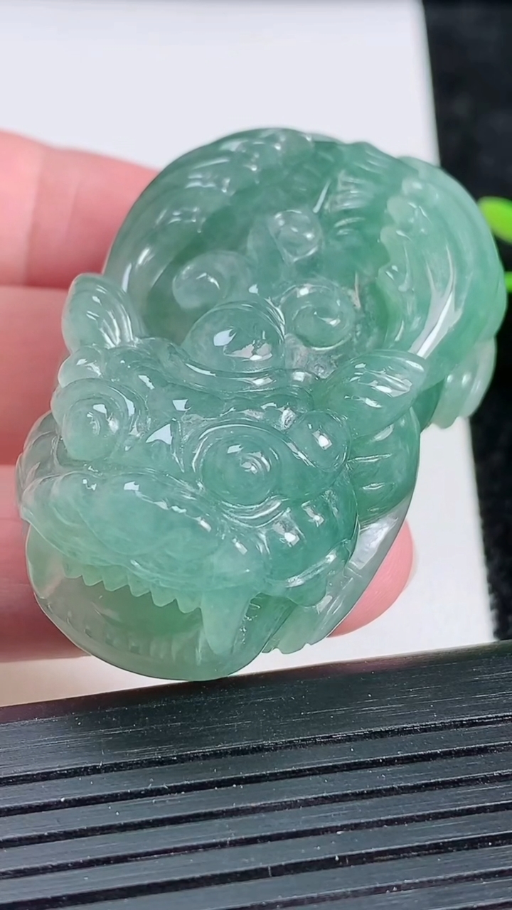 天然A货翡翠貔貅吊坠尺寸54.2-31.8-18，重:71.28g
3月22日