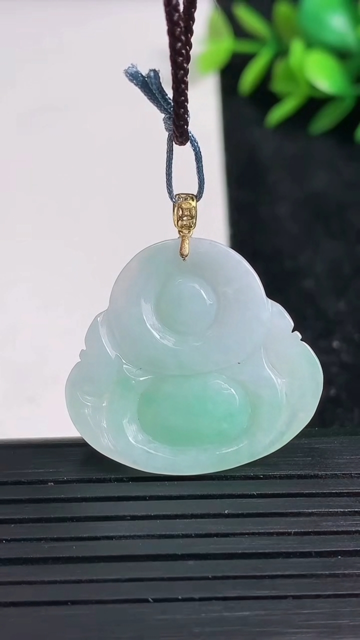 天然A货翡翠佛公吊坠尺寸26.3-28.7-5.7重量:6.34g
3月22日