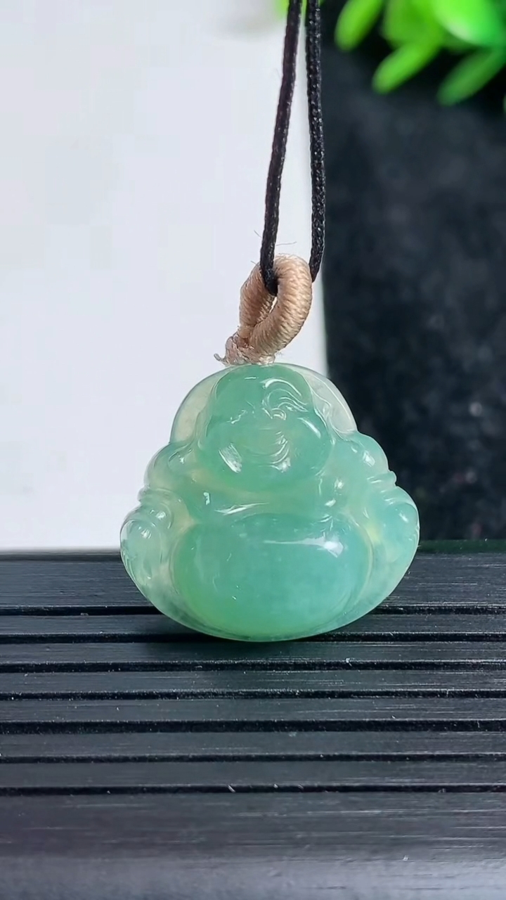 天然A货翡翠佛公吊坠尺寸20.2-21.5-6重量:4.20g
3月22日