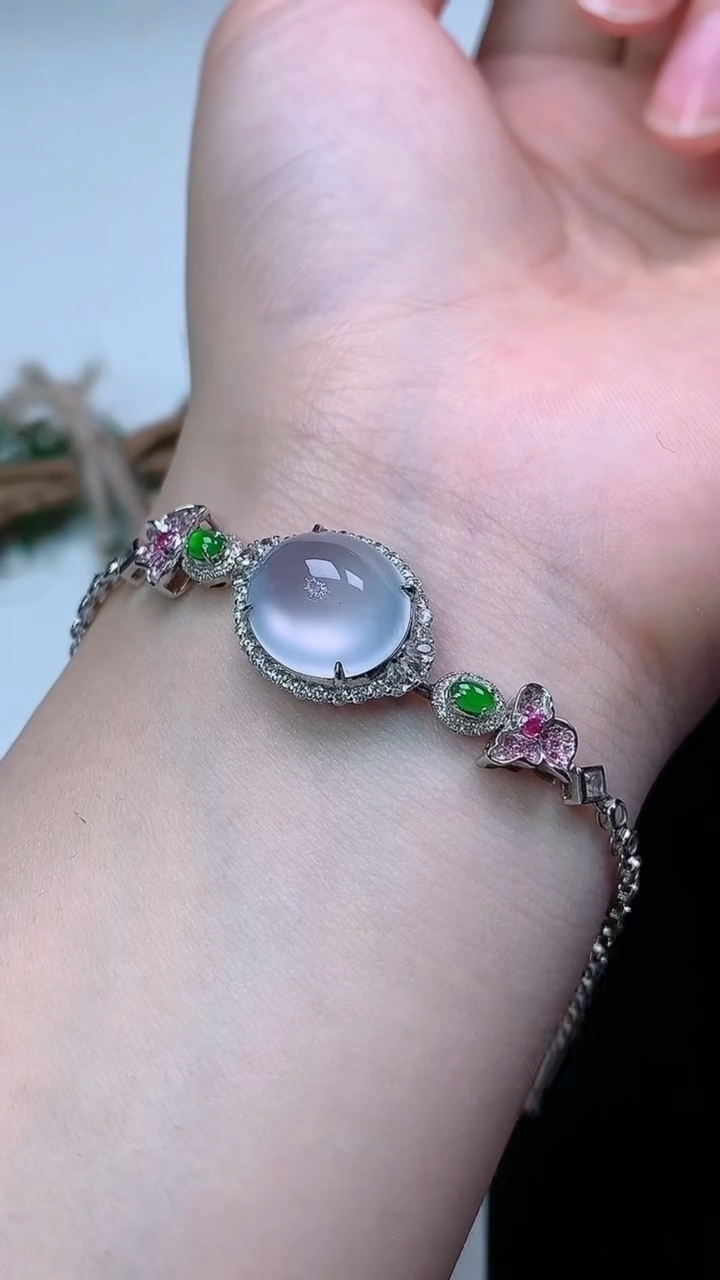 天然A货翡翠白冰蛋面手链，尺寸12.5-11.6，重量:7.50g
3月22日