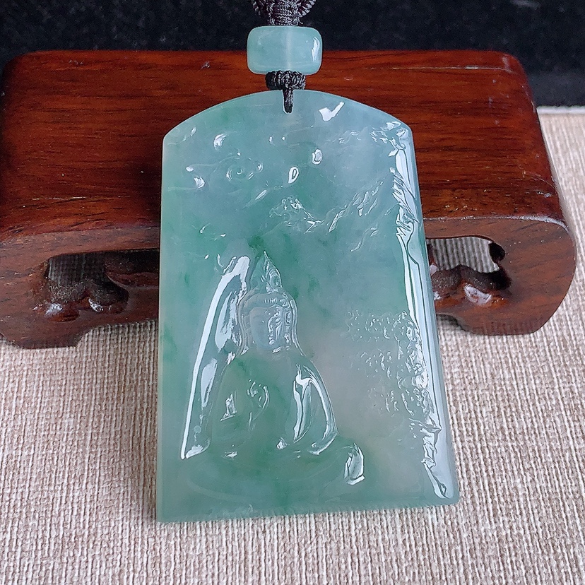 天然A货翡翠飘花一刀切山水观音吊坠 
尺寸56.3-40-6mm 重量37.38g 0320