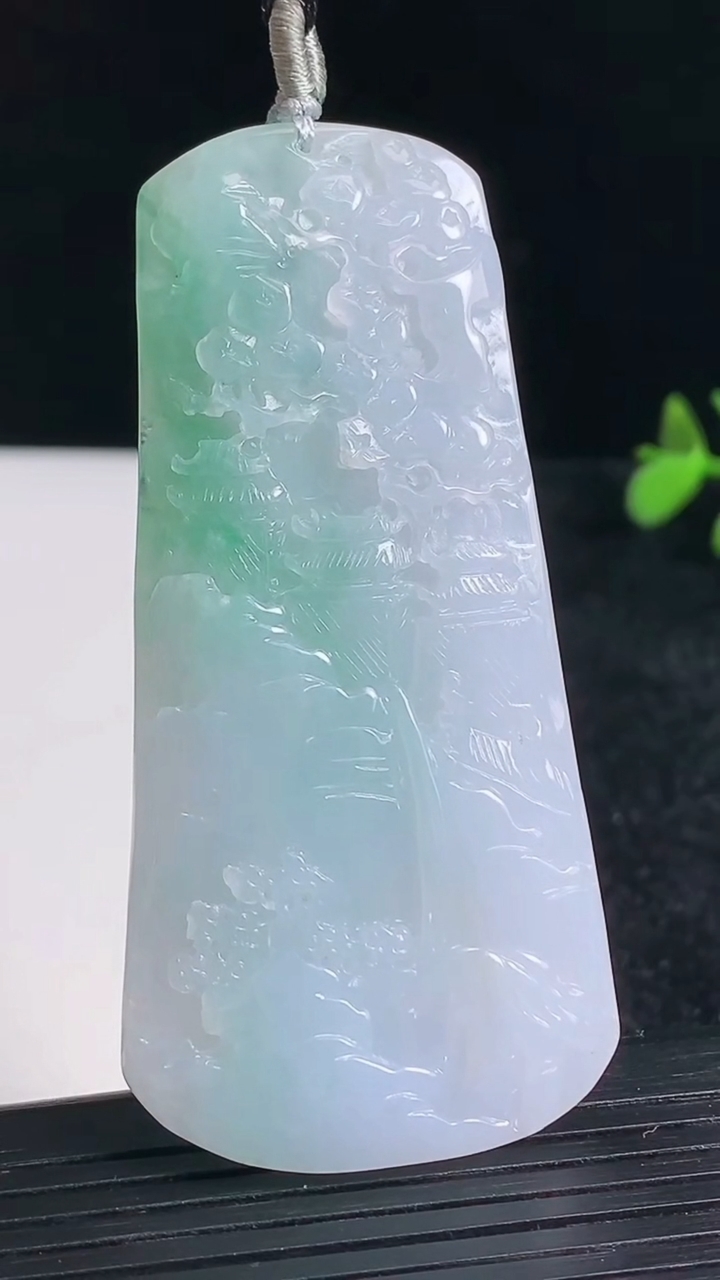 天然A货翡翠山水牌吊坠尺寸69.2-33.4-5.4重量:26.54g
3月22日