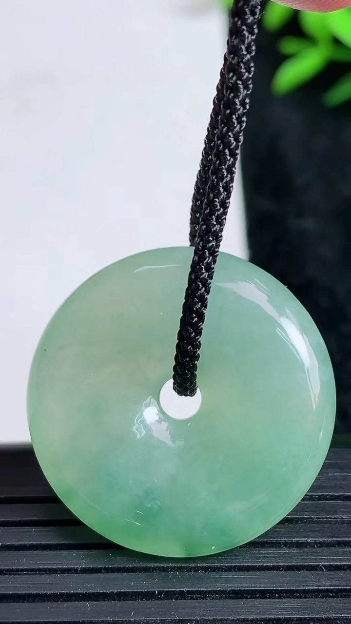 天然A货翡翠飘花平安扣吊坠，尺寸28.5-6.5，重:g
3月22日