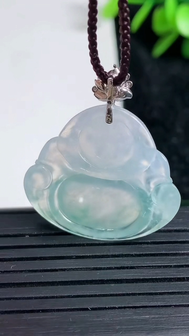 天然A货翡翠种飘花佛公吊坠尺寸25.4-28-4.8重量5.90g
3月22日