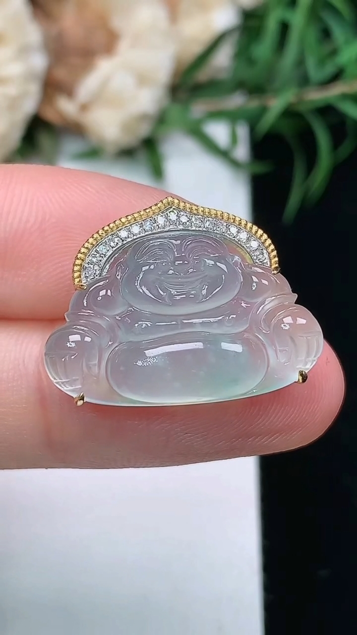 天然A货翡翠佛公吊坠，尺寸13.4-21.9-6.5，重量:3.01g
3月22日