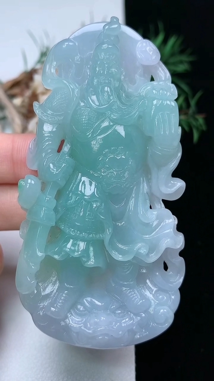 天然A货翡翠关公吊坠，尺寸80.5-41.8-10.2，重量:59.51g
3月22日