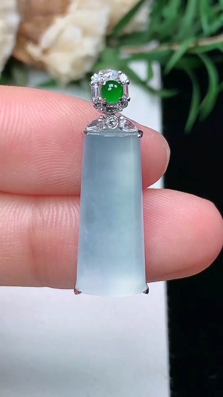 天然A货翡翠白冰平安柱吊坠，尺寸19-8.3-6.8，重量:3.60g
3月22日