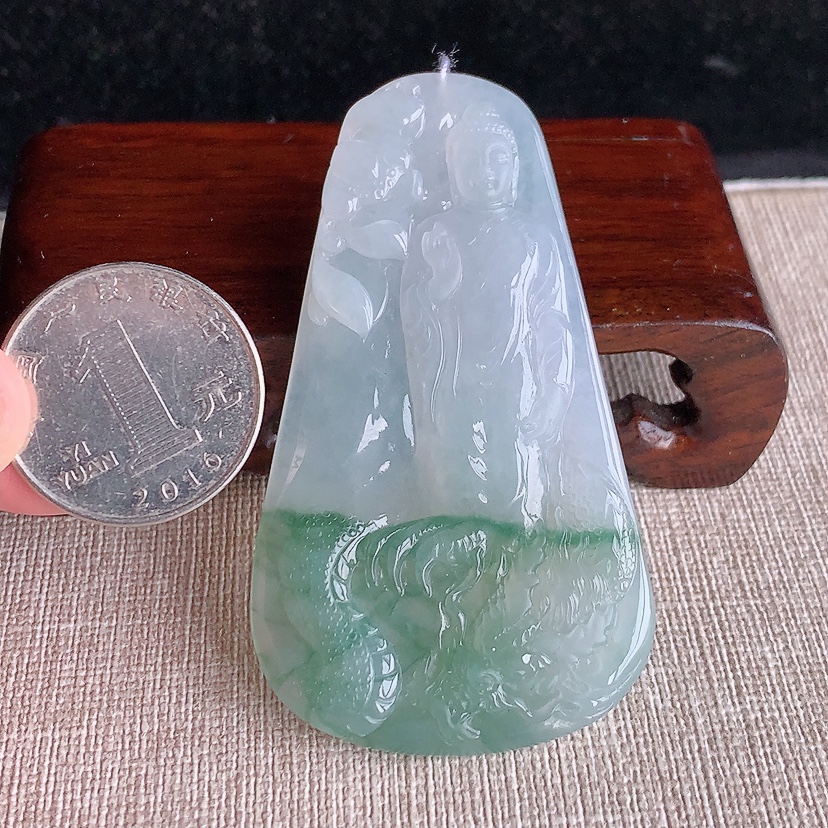 天然A货翡翠飘花阿弥陀佛神龙护主吊坠 
尺寸68.4-39-5.8mm 重量31.40g 0322