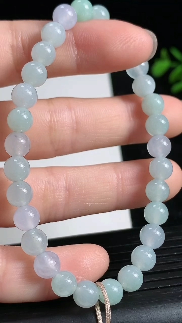 天然A货翡翠圆珠手串尺寸6.1-30颗重量:12.30g3月22日
工厂直销收藏佳品,种好水足，色泽