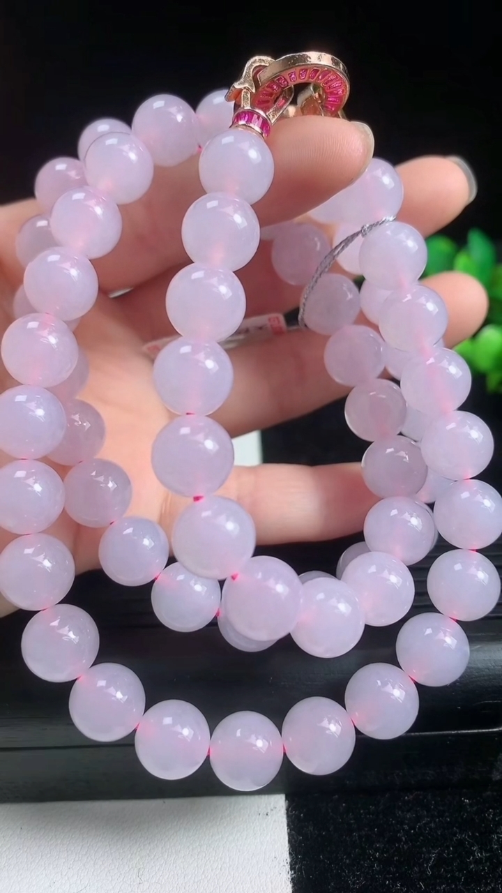 天然A货翡翠种紫罗兰圆珠项链尺寸9.5-61颗重量:105.20g3月22日
工厂直销收藏佳品,种好