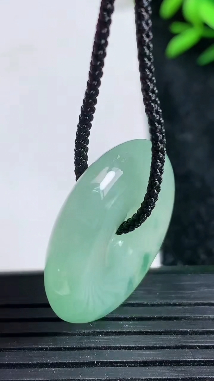 天然A货翡翠飘花平安扣吊坠，尺寸28.5-6.5，重:g
3月22日