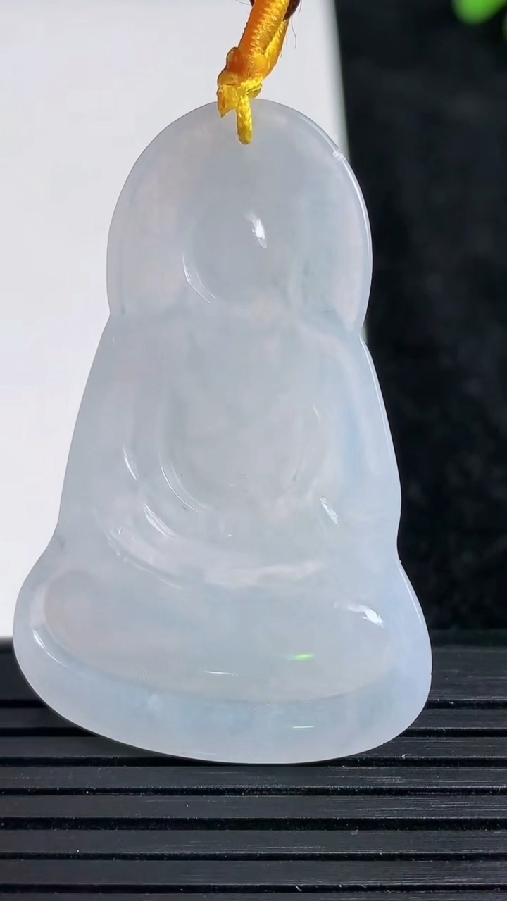 天然A货翡翠阿弥陀佛吊坠尺寸47.7-31.3-3.8重量:13.56g
3月22日