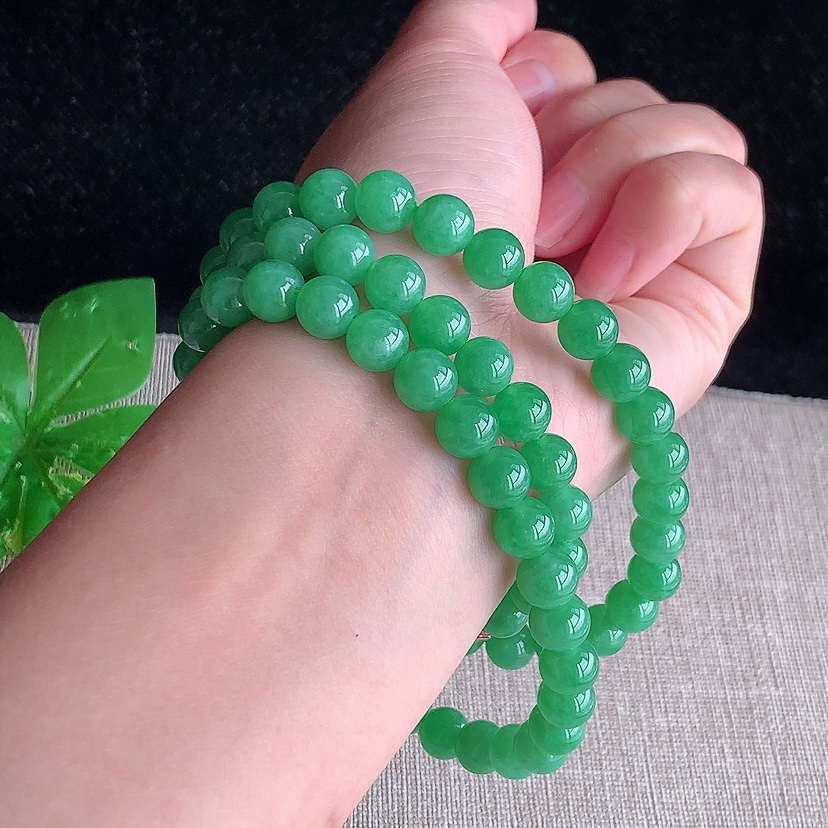 天然A货翡翠满绿圆珠项链毛衣链77颗 
尺寸7.7mm 重量68.28g 0321