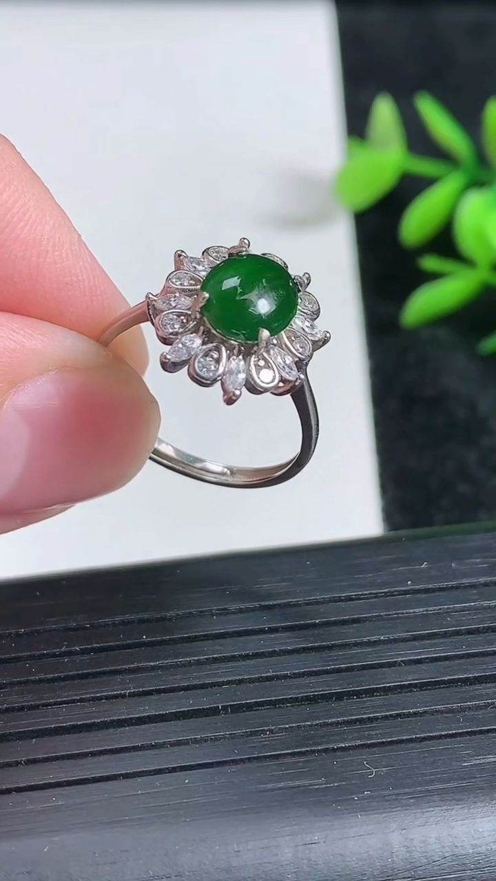 天然A货翡翠蛋面戒指，尺寸8-6.8，重:2.31g2026年3月22日
工厂直销收藏佳品,种好水足