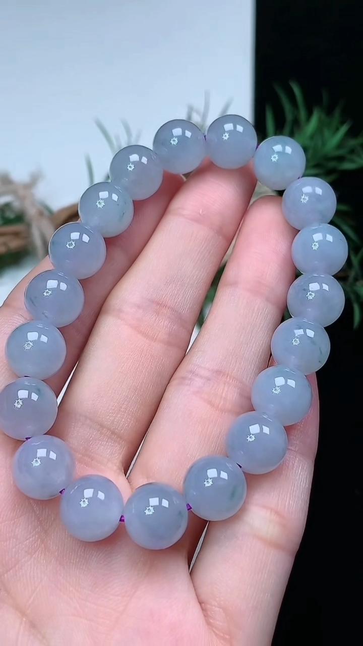 天然A货翡翠紫罗兰 飘花圆珠手串，尺寸9.7-19颗，重量:31.59g3月22日
工厂直销收藏佳品