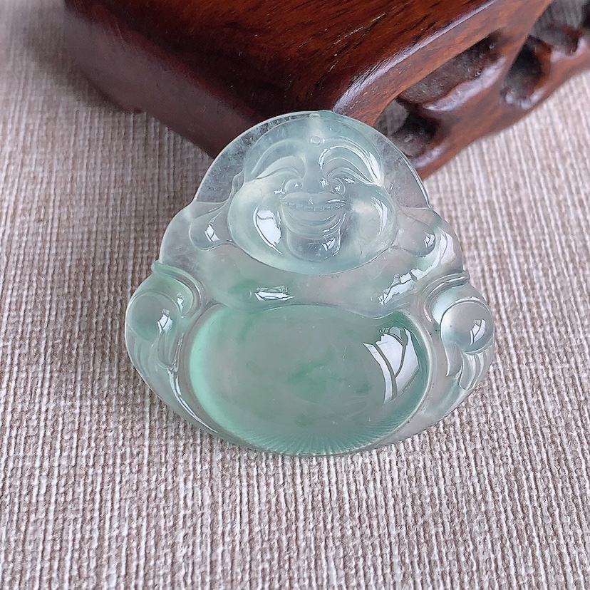 天然A货翡翠晴水佛公吊坠 
尺寸33-35.3-6.5mm 重量11.78g 0321