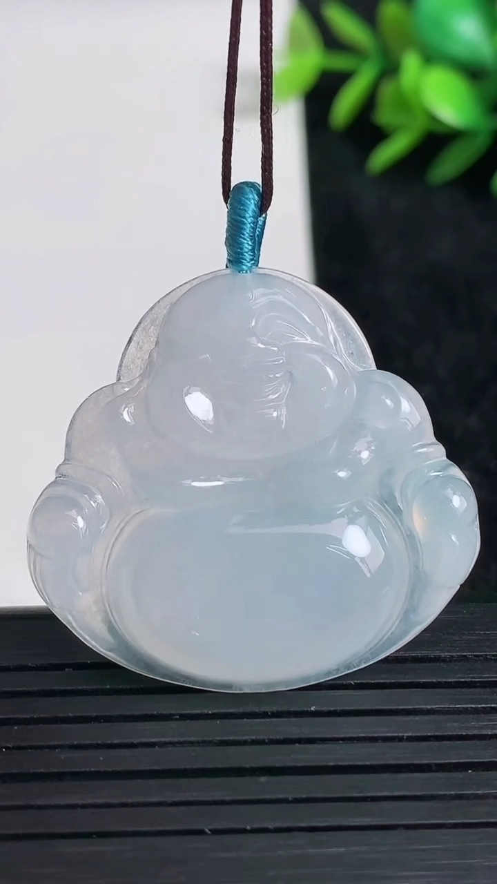 天然A货翡翠佛公吊坠尺寸33.7-35.9-5.8重量:9.84g
3月22日