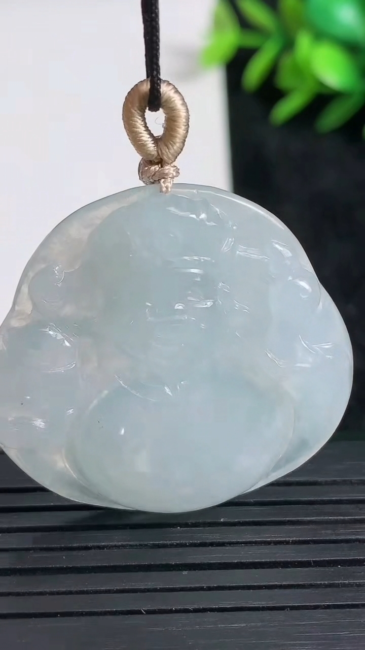 天然A货翡翠财神爷吊坠尺寸35.7-36.3-5.9重量:13.97g
3月22日