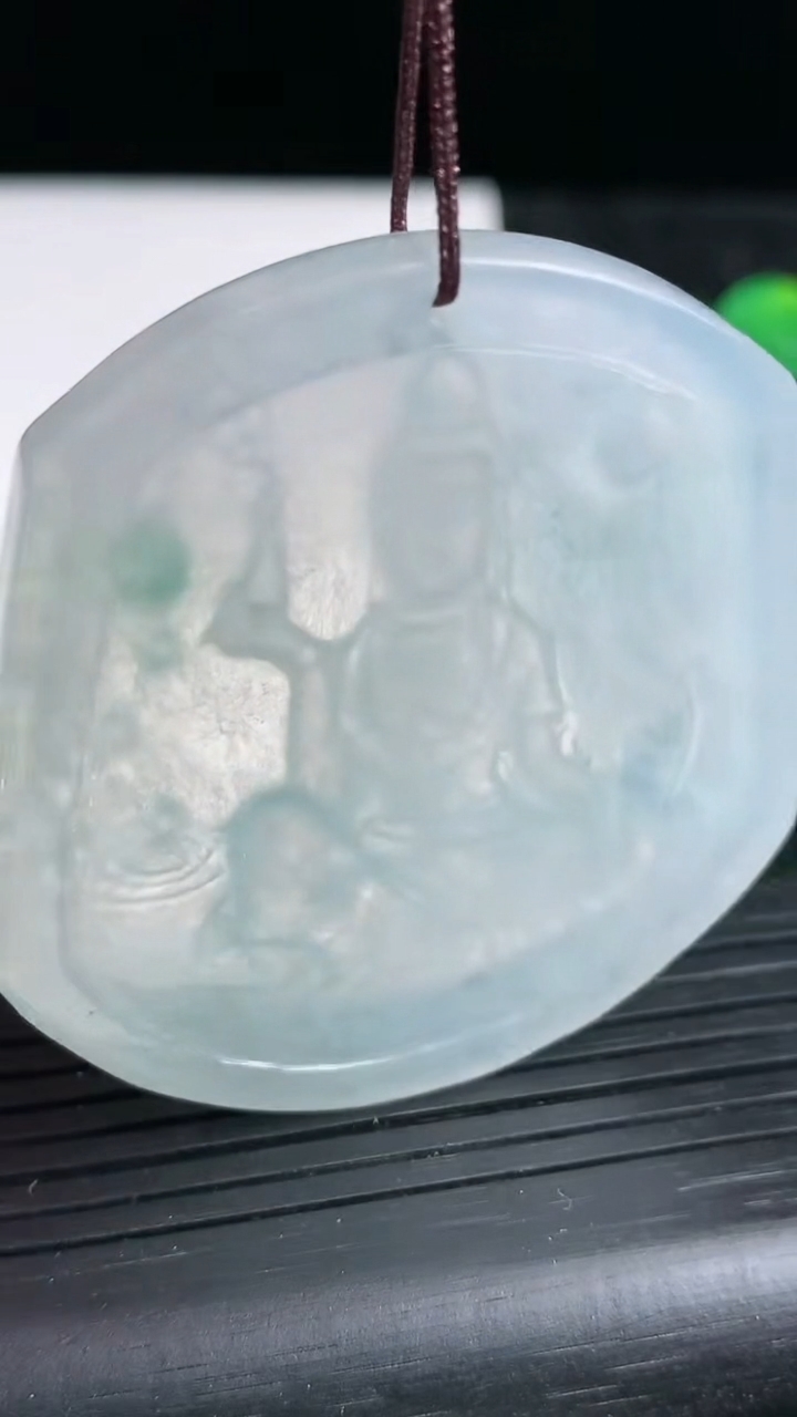 天然A货翡翠观音菩萨吊坠，尺寸53.5-49-4，重:g
3月22日