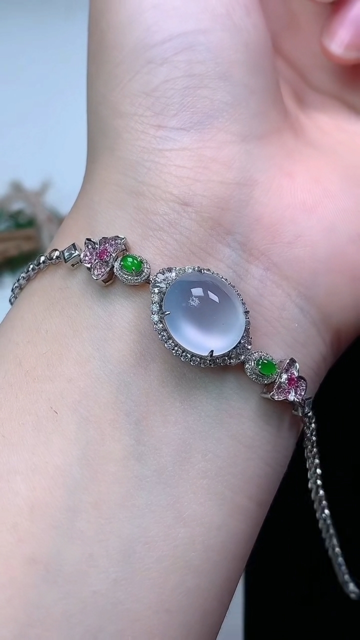 天然A货翡翠白冰蛋面手链，尺寸12.5-11.6，重量:7.50g
3月22日