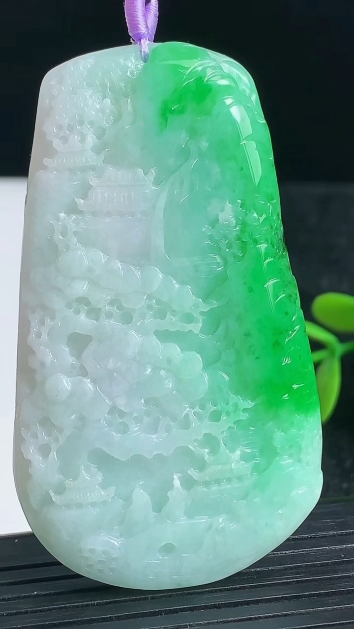 天然A货翡翠山水牌吊坠尺寸64.2-37-6重量:32.15g
3月22日