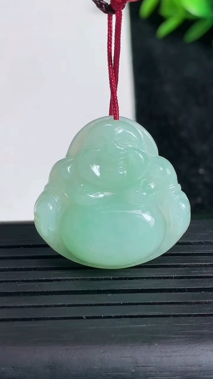 天然A货翡翠佛公吊坠尺寸25.9-26.6-5.8重量:6.55g
3月22日