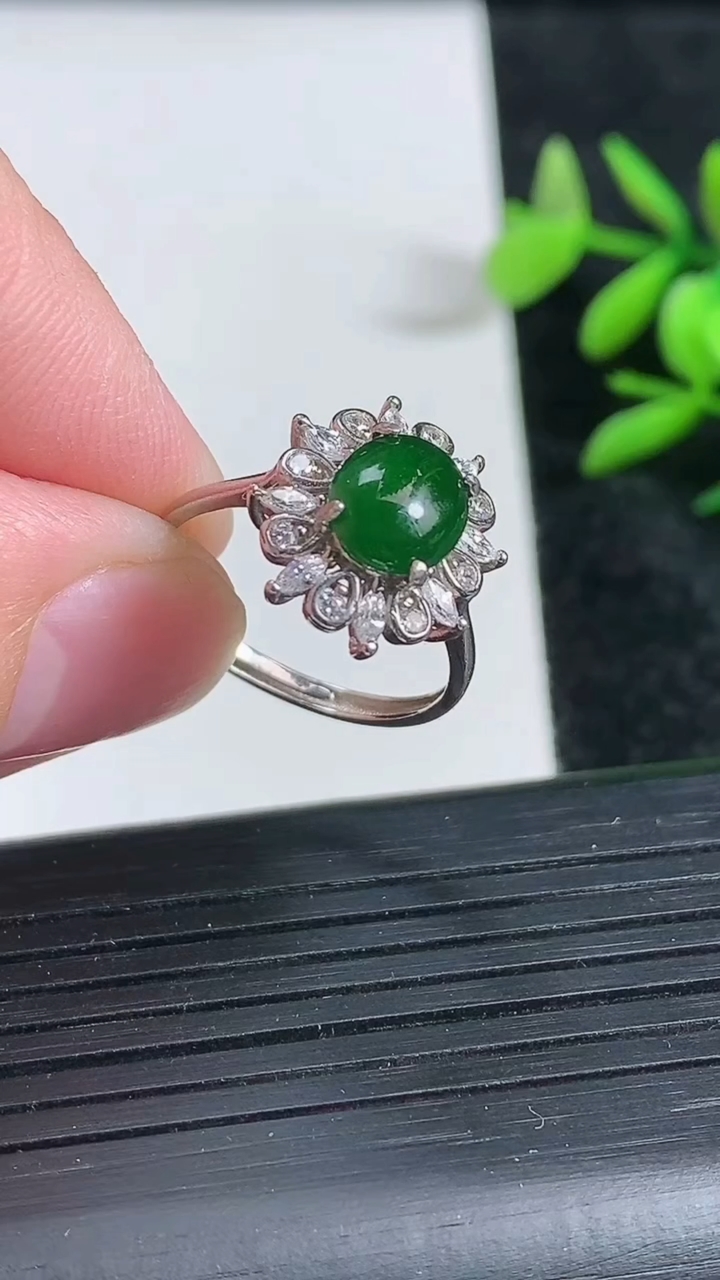 天然A货翡翠蛋面戒指，尺寸8-6.8，重:2.31g2026年3月22日
工厂直销收藏佳品,种好水足