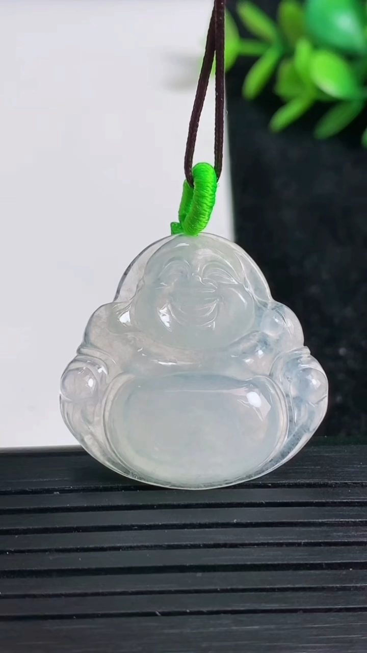 天然A货翡翠佛公吊坠尺寸28.8-29.8-4.5重量:6.24g
3月22日