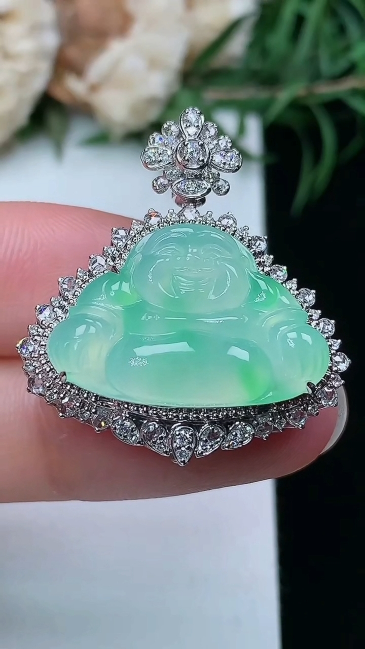 天然A货翡翠佛公吊坠，尺寸29.5-26.9-10.9，裸石14.3-21.9，重量:7.06g
3月22日