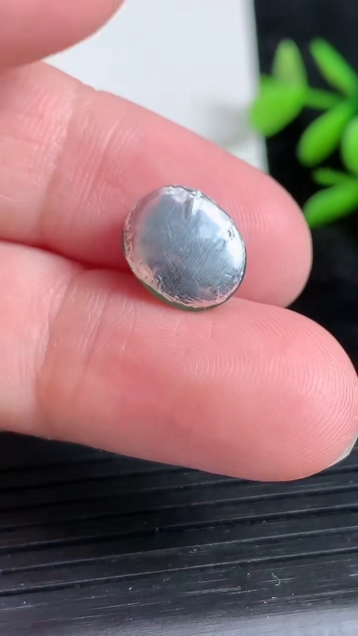 天然A货翡翠蛋面镶嵌件，尺寸11.8-9.6-5.5，重:1.05g
3月22日