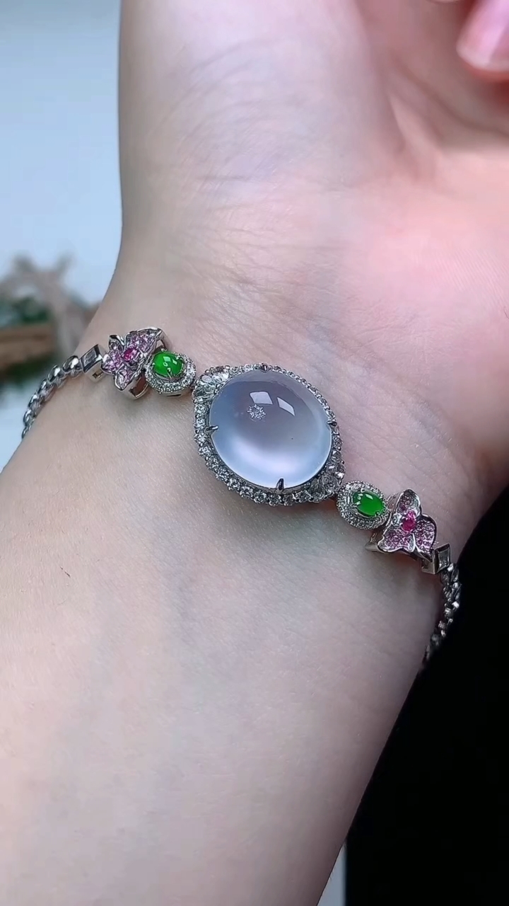 天然A货翡翠白冰蛋面手链，尺寸12.5-11.6，重量:7.50g
3月22日