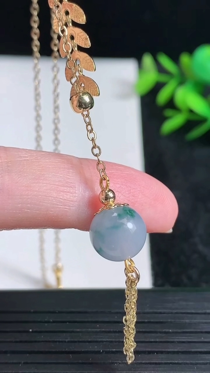 天然A货翡翠紫罗兰飘花圆珠吊坠，尺寸10，重:4.11g
3月22日